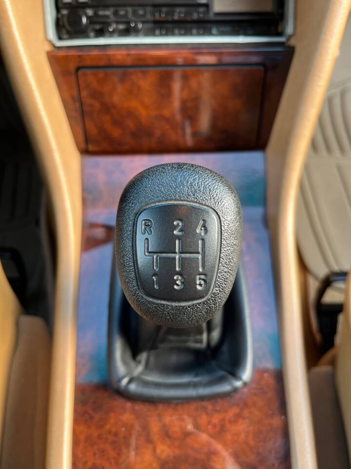 Bild 15/25 von Mercedes-Benz 300 E-24 (1991)