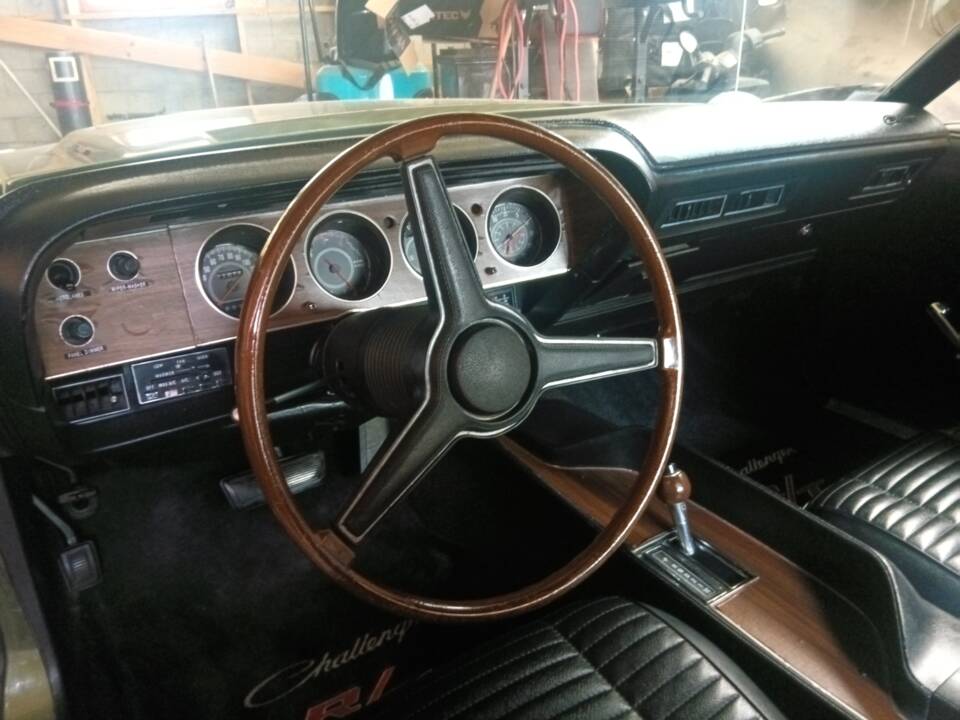 Image 18/36 of Dodge Challenger R/T (1970)