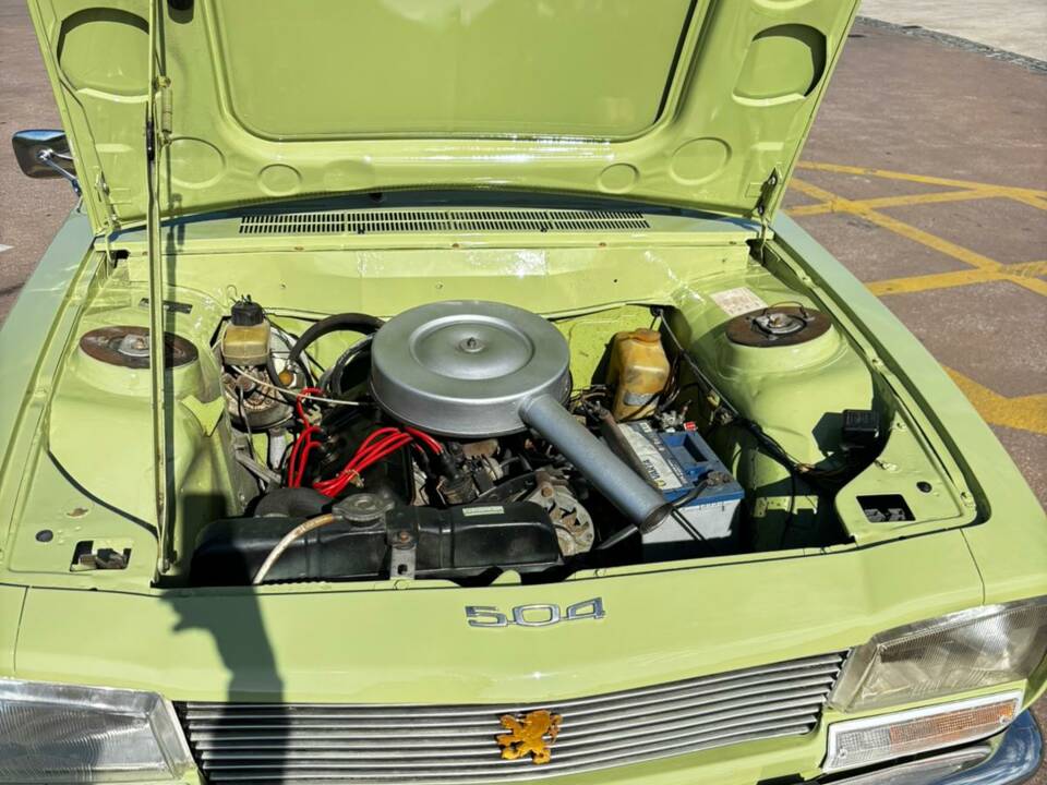Image 30/55 de Peugeot 504 GL (1979)