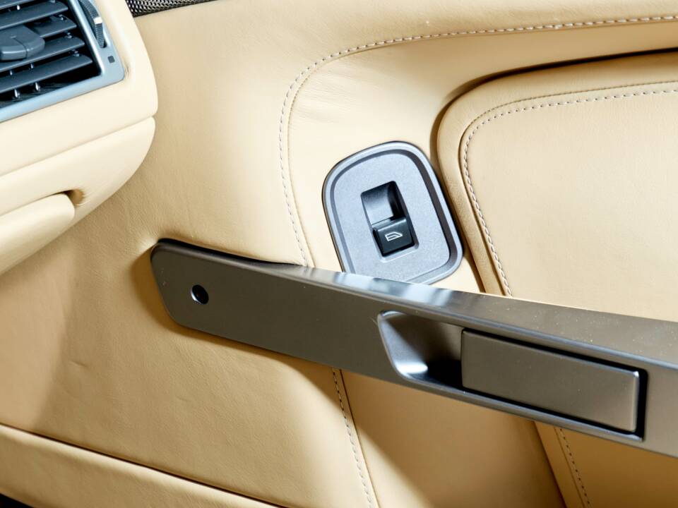 Bild 16/52 von Aston Martin DB 9 Volante (2006)
