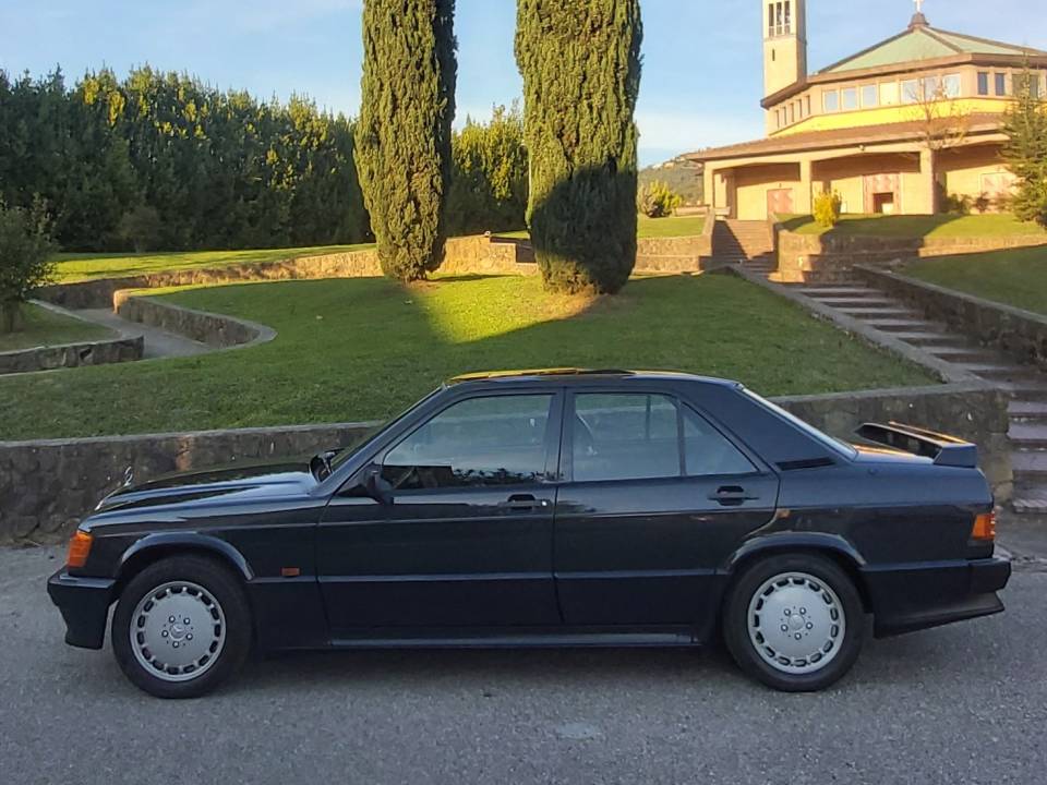 Image 2/9 of Mercedes-Benz 190 E 2.3-16 (1986)