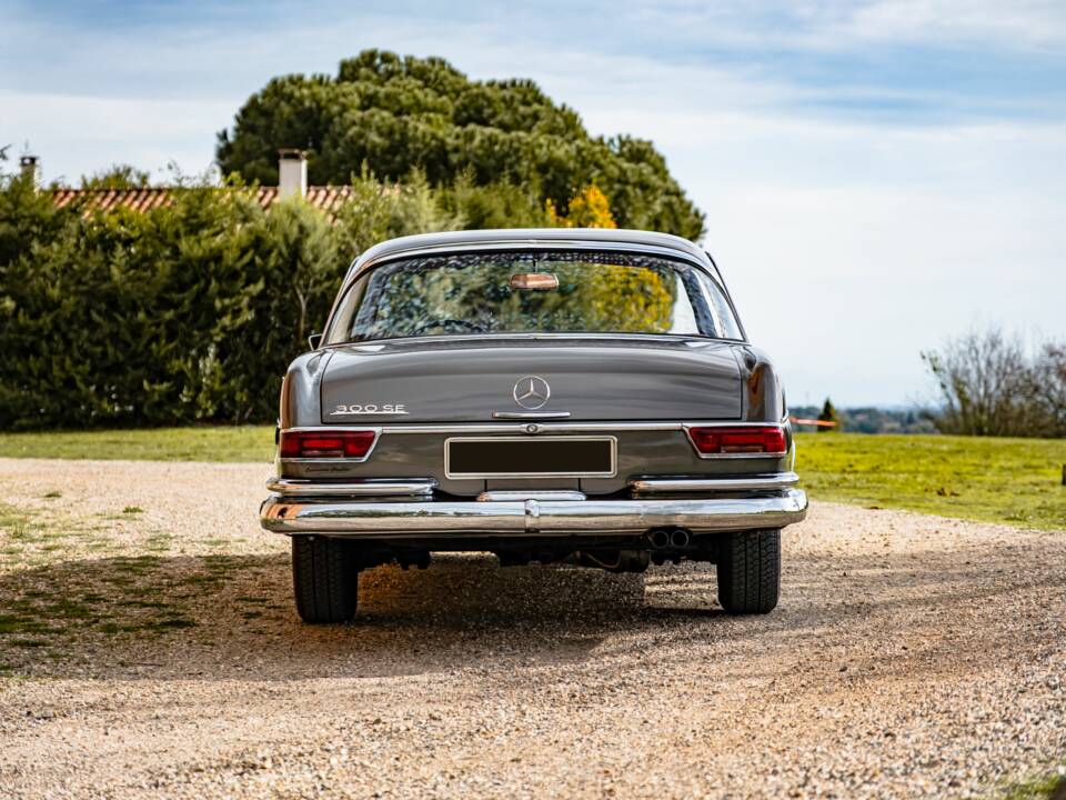 Image 15/86 of Mercedes-Benz 300 SE (1965)