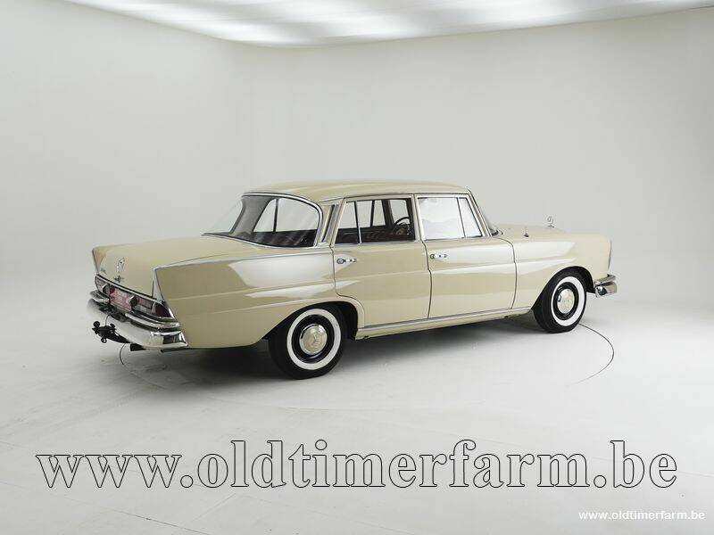 Imagen 2/15 de Mercedes-Benz 220 S b (1960)