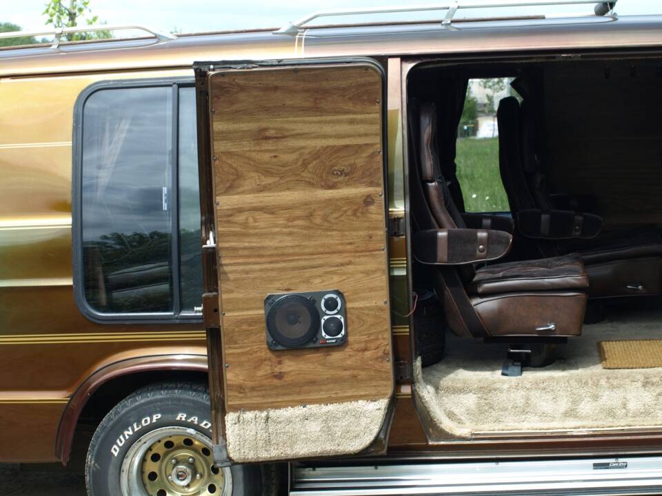 Immagine 106/143 di Dodge B 200 Sportsman (1978)