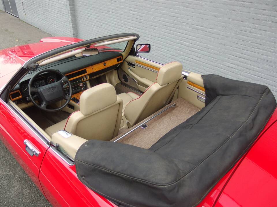 Image 35/99 de Jaguar XJS 5.3 V12 (1990)