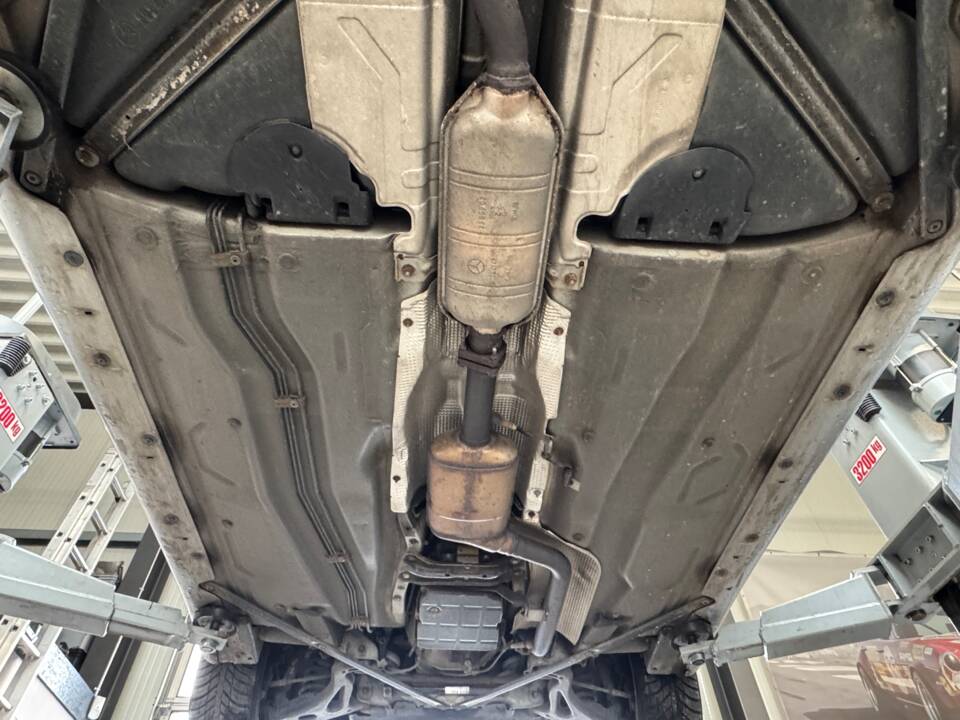 Image 44/50 of Mercedes-Benz CLK 230 Kompressor (2001)