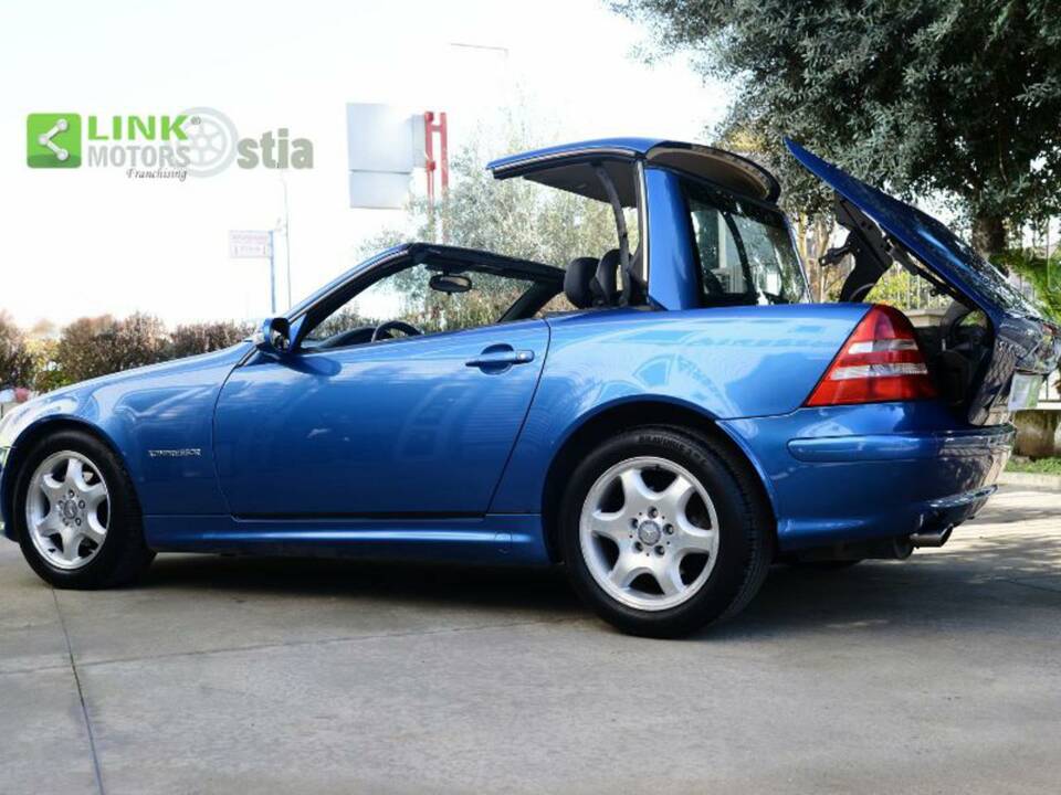 Immagine 8/10 di Mercedes-Benz SLK 200 Kompressor (2000)