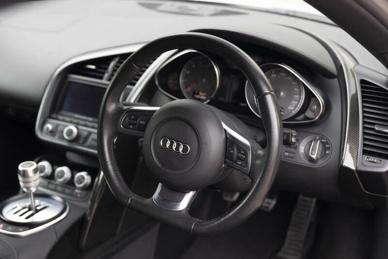 Image 26/50 of Audi R8 (2009)