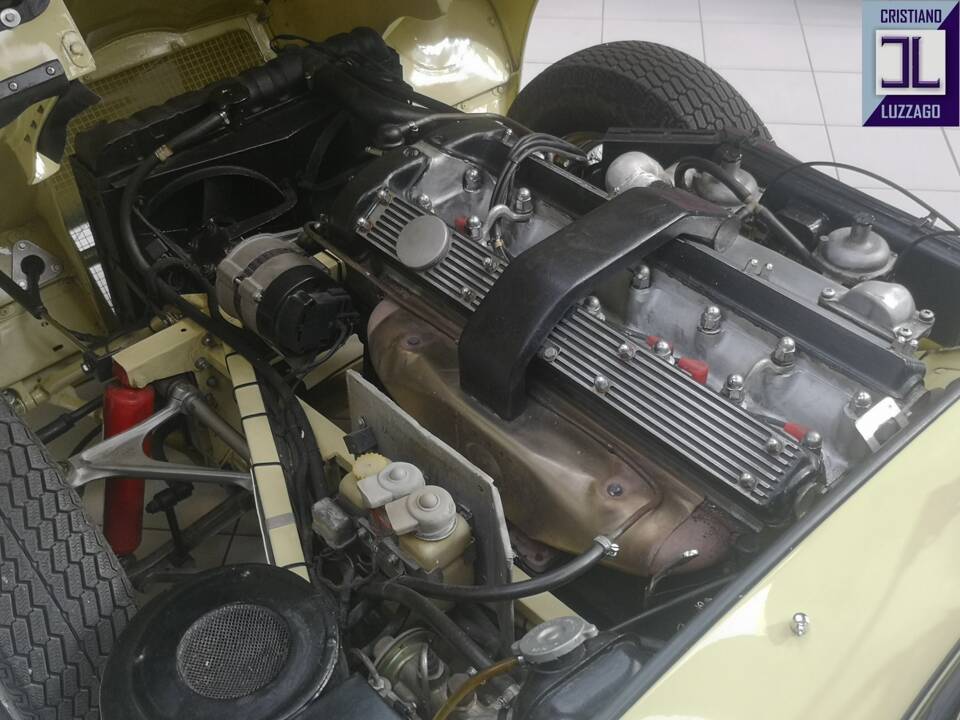 Image 41/51 de Jaguar E-Type (1970)