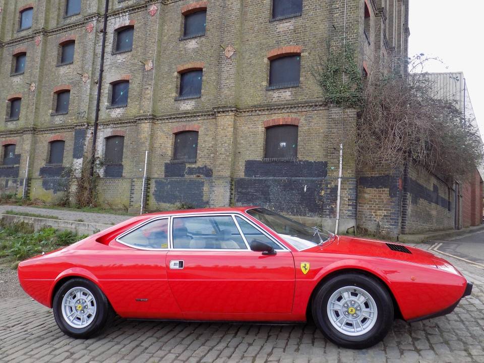 Image 6/50 de Ferrari 308 GT4 (1977)