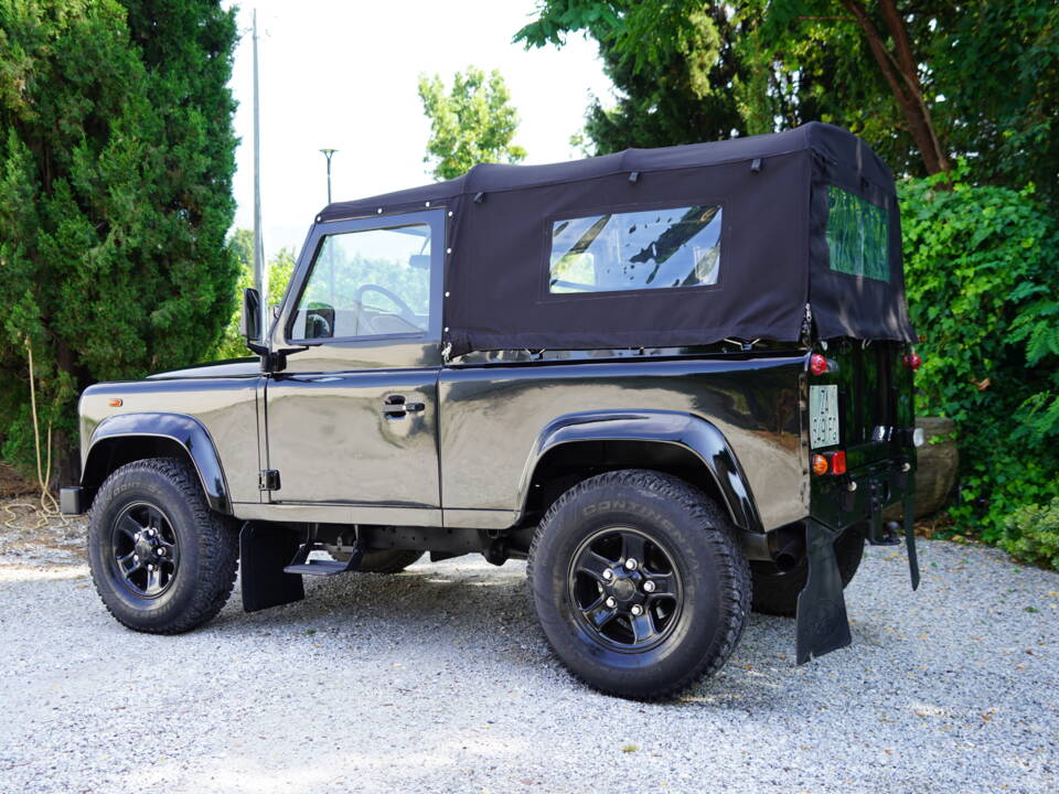 Bild 13/97 von Land Rover Defender 90 Td5 (2000)