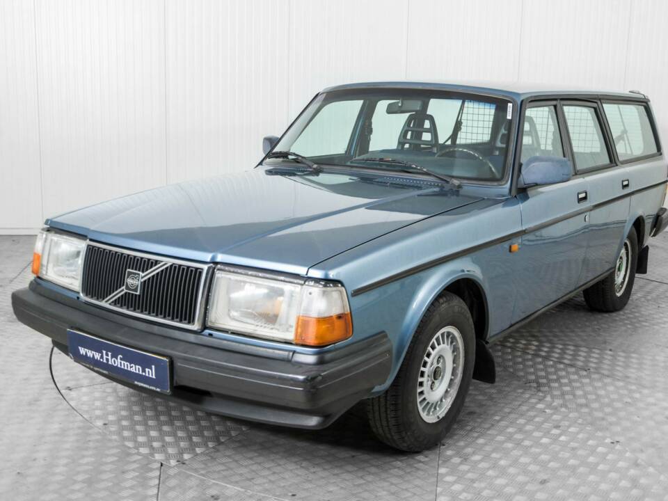 Image 17/50 de Volvo 240 Turbo (1983)