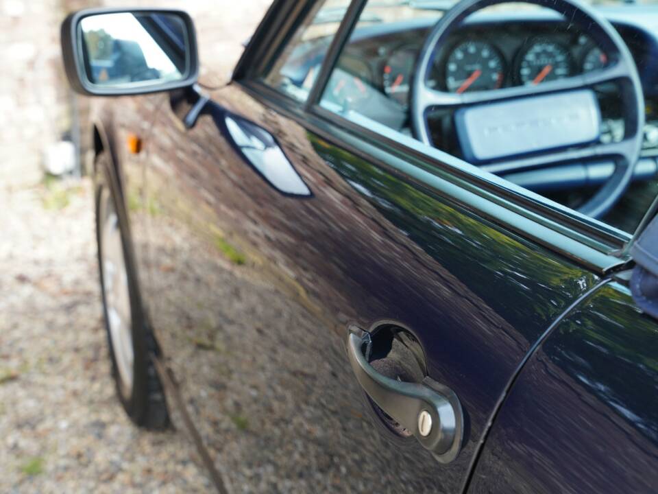 Bild 28/50 von Porsche 911 Carrera 2 (1991)