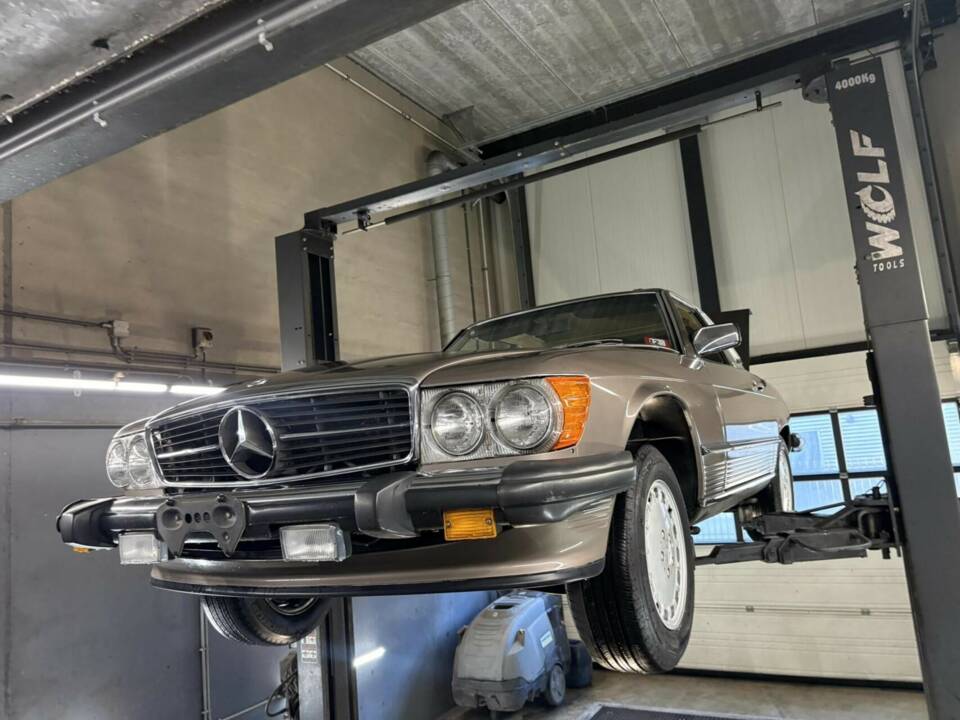 Image 45/50 of Mercedes-Benz 560 SL (1987)