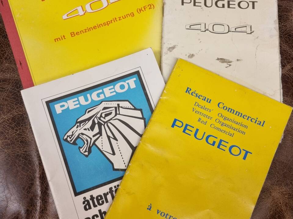 Image 56/56 of Peugeot 404 Coupé (1968)