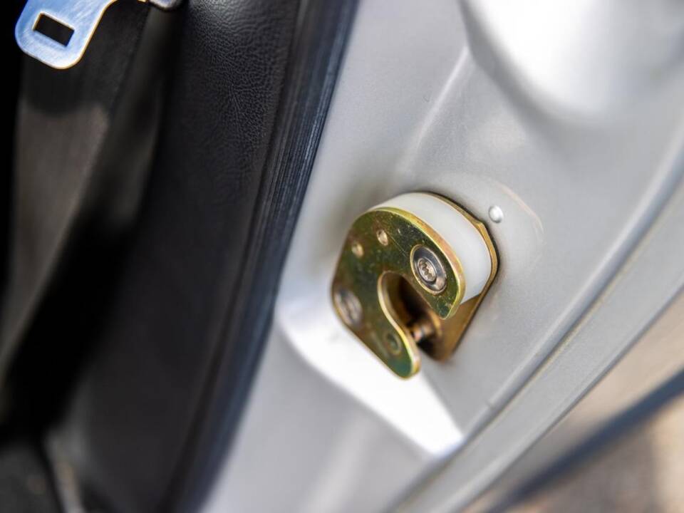 Image 73/132 of Porsche 911 Speedster 3.2 (1989)