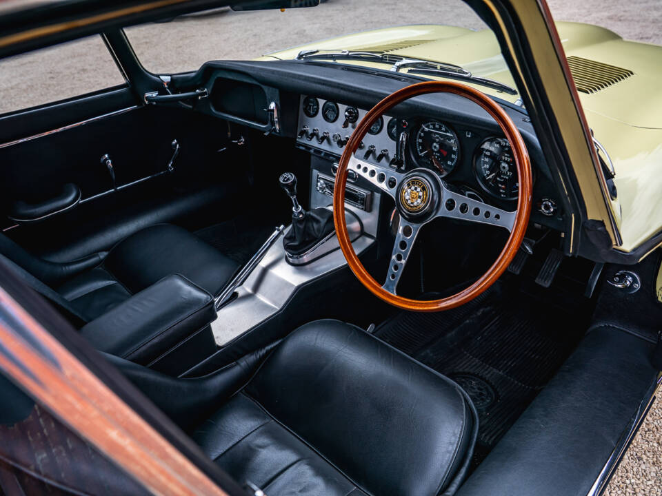 Image 24/38 of Jaguar Type E 3.8 (1963)