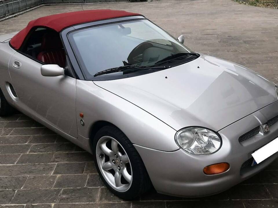 Immagine 32/50 di MG F 1.8i VVC 75 LE "75th Anniversary" (1999)