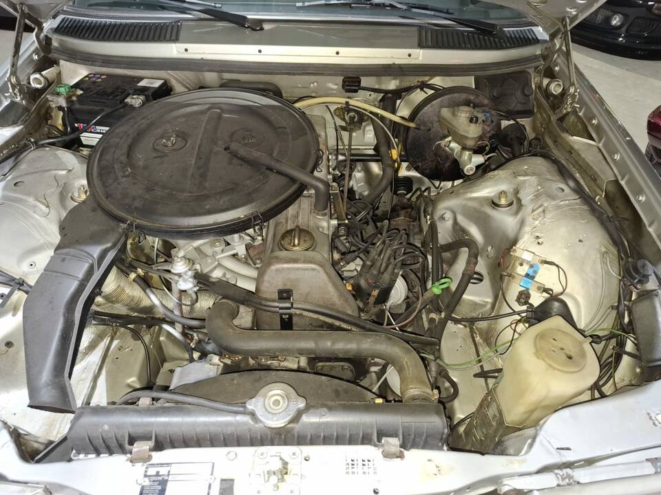 Image 14/16 of Mercedes-Benz 250 (1980)
