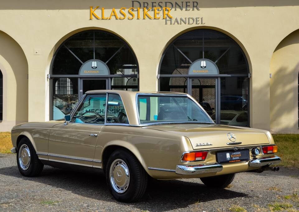 Image 17/56 de Mercedes-Benz 280 SL (1970)