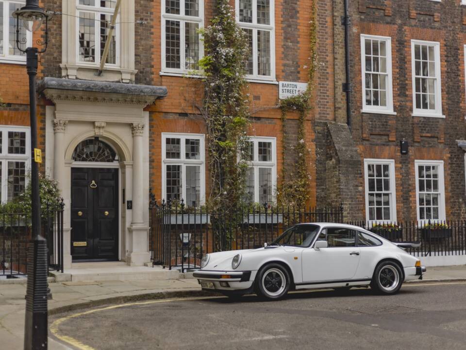 Image 15/33 of Porsche 911 Carrera 3.2 (1988)