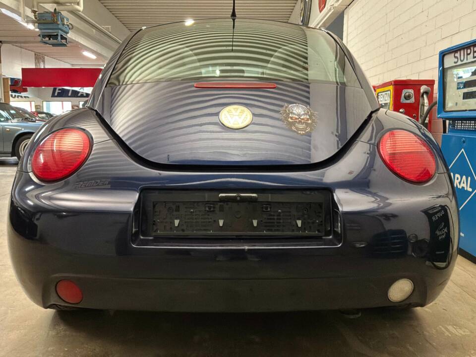 Bild 13/17 von Volkswagen New Beetle 1.4 (2002)