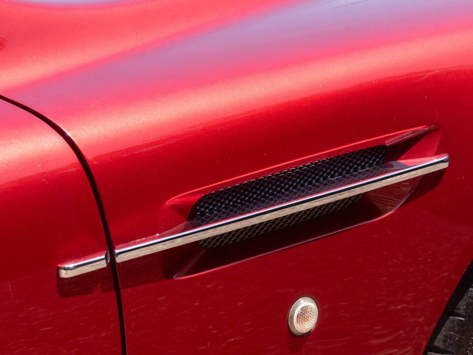 Image 29/50 of Aston Martin DB 9 Volante (2006)