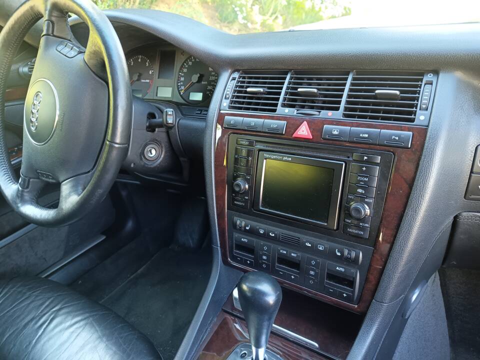 Bild 9/25 von Audi A8 4.2 quattro (2001)