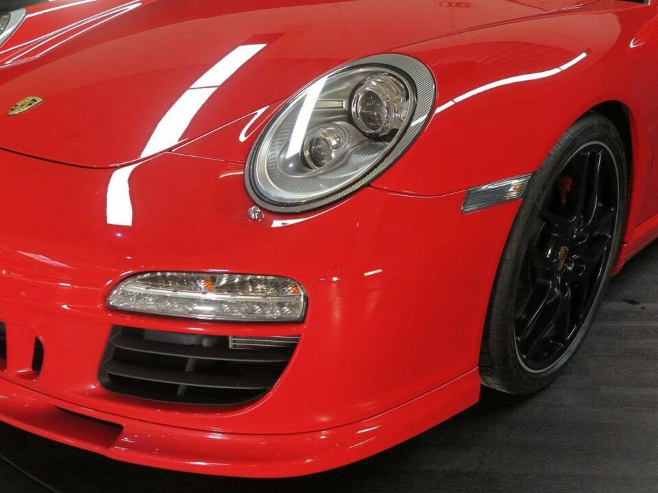 Image 40/50 of Porsche 911 Carrera 4S (2011)