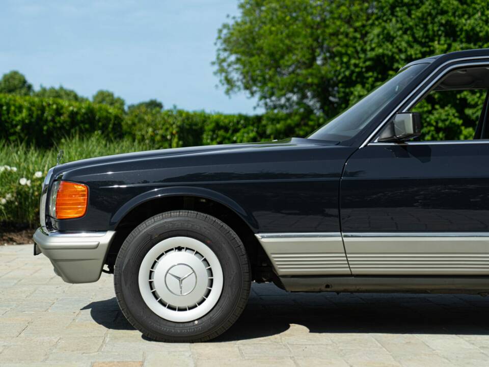 Image 13/50 of Mercedes-Benz 500 SEL (1985)