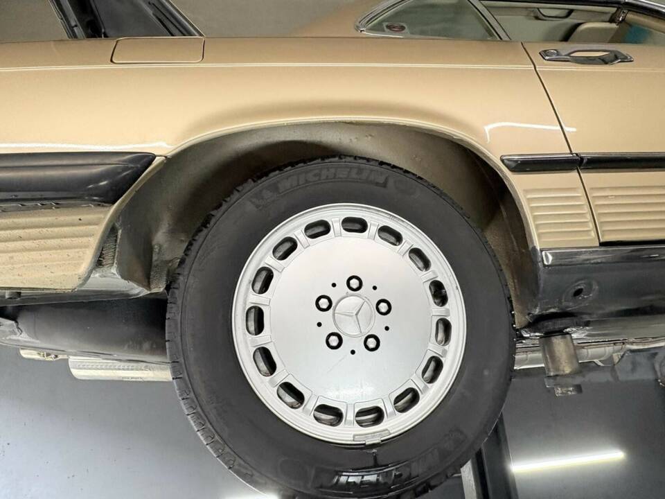 Image 46/50 of Mercedes-Benz 560 SL (1987)