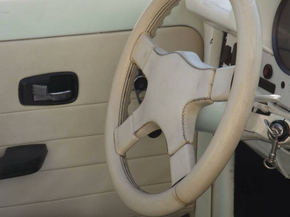 Image 13/50 de Volkswagen Käfer 1303 (1973)