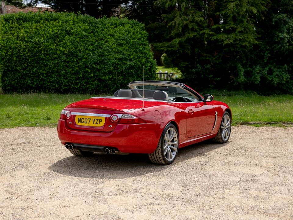 Image 14/50 of Jaguar XKR (2007)