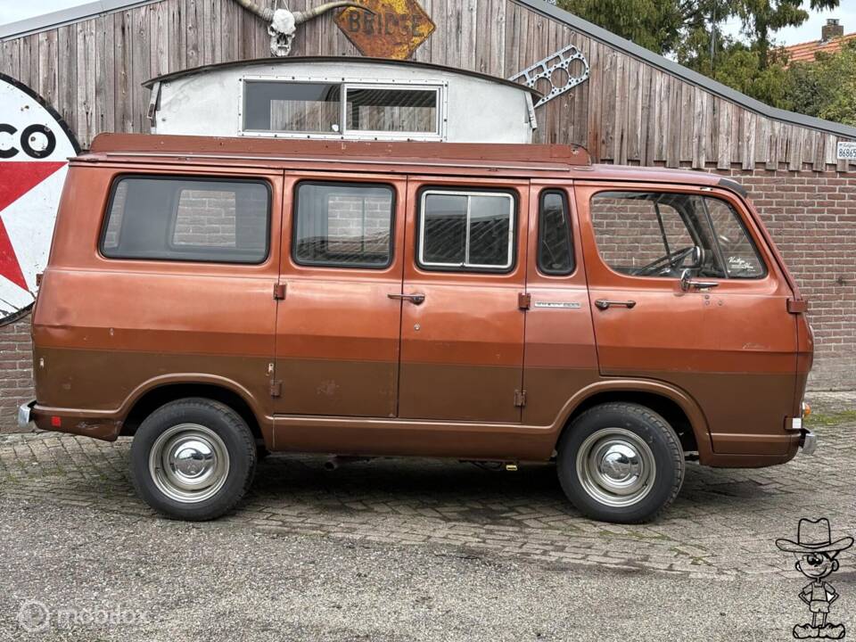 Image 4/50 of Chevrolet G-10 Van (1965)
