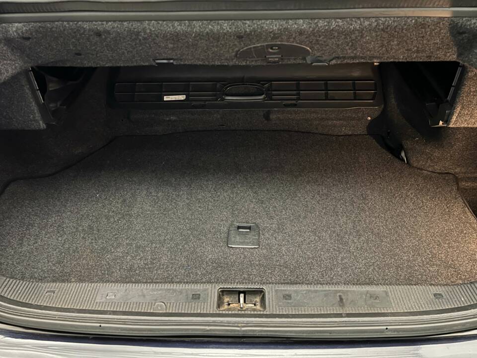 Image 15/17 of Mercedes-Benz CLK 320 (2001)