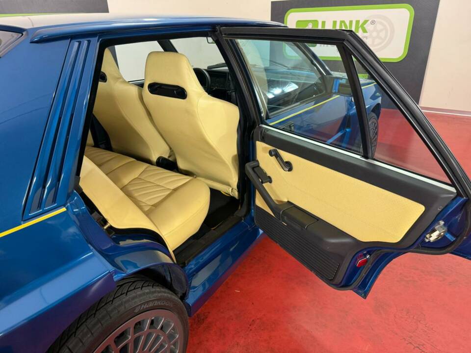 Image 39/50 of Lancia Delta HF Integrale 16V (1994)