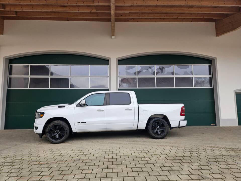 Image 7/62 of Dodge Ram 1500 (2020)