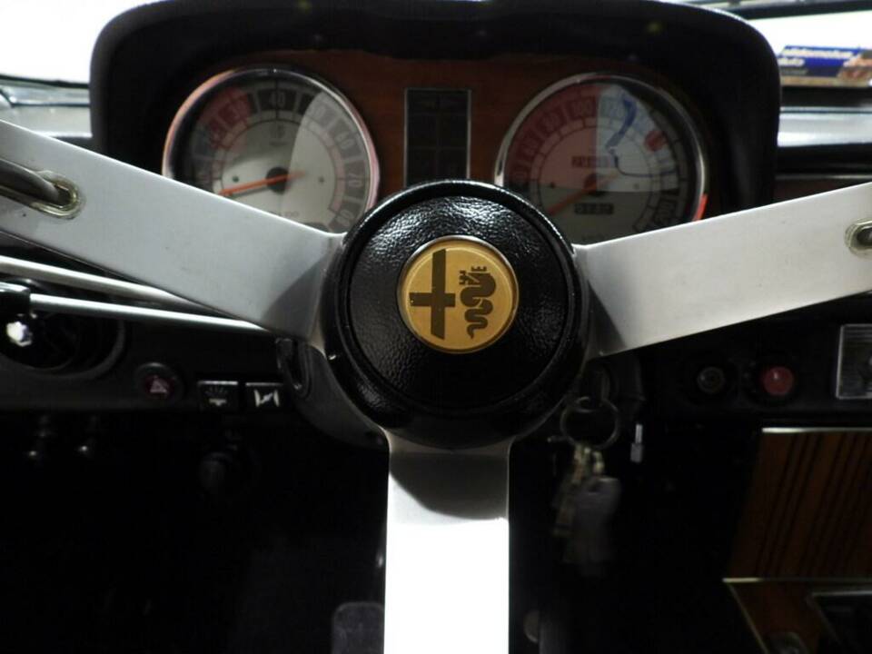 Bild 8/14 von Alfa Romeo 2000 Spider Veloce (1973)