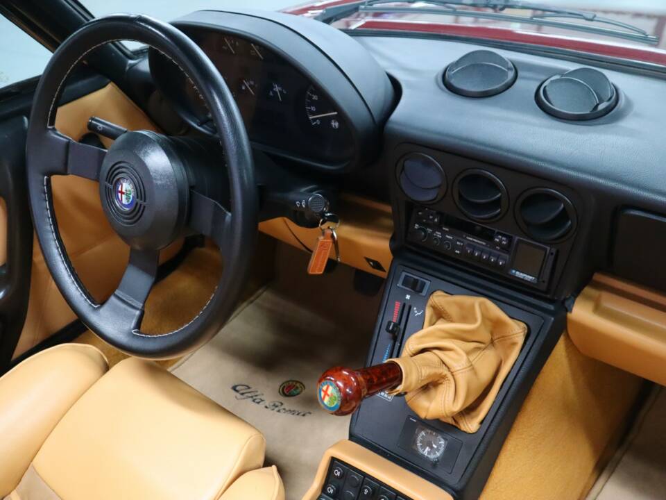 Image 15/58 de Alfa Romeo 2.0 Spider (1992)