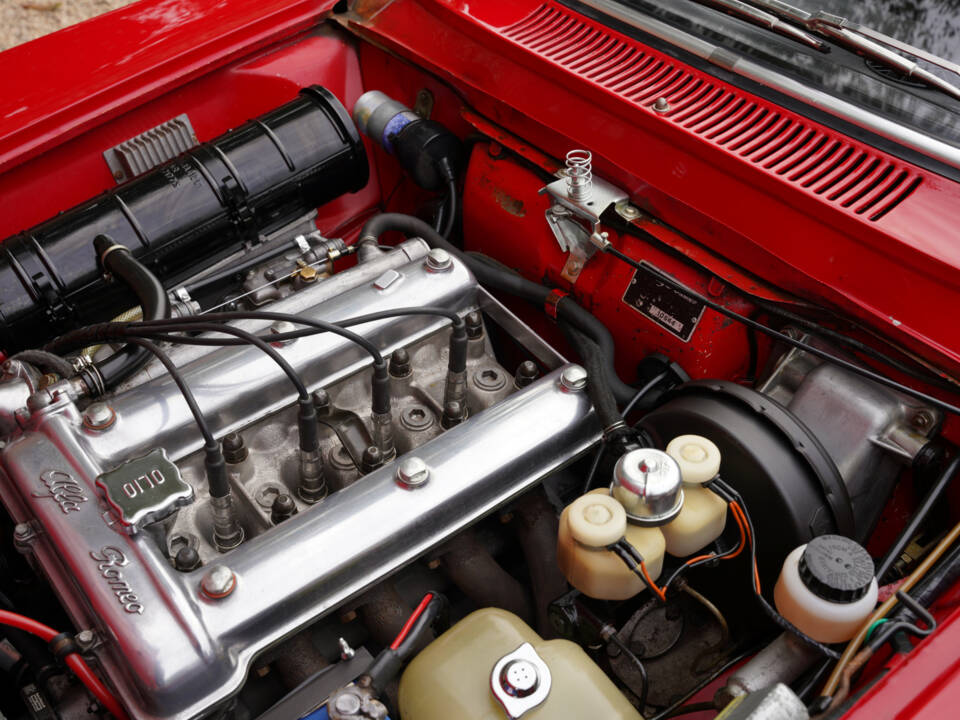 Immagine 17/50 di Alfa Romeo 1750 GT Veloce (1971)