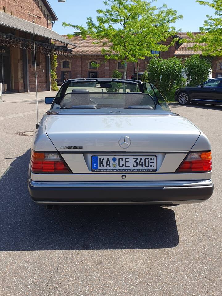 Imagen 52/94 de Mercedes-Benz 300 CE-24 3.4 AMG (1992)