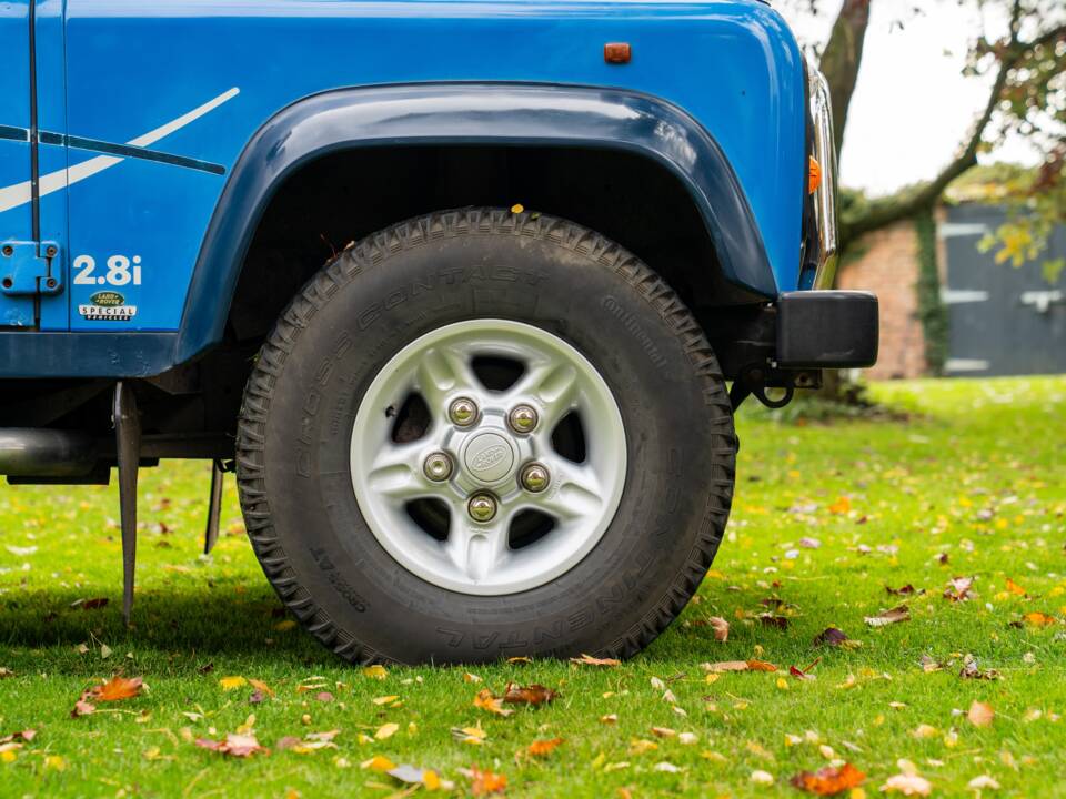 Bild 10/50 von Land Rover Defender 90 &quot;50th Anniversary&quot; (1999)