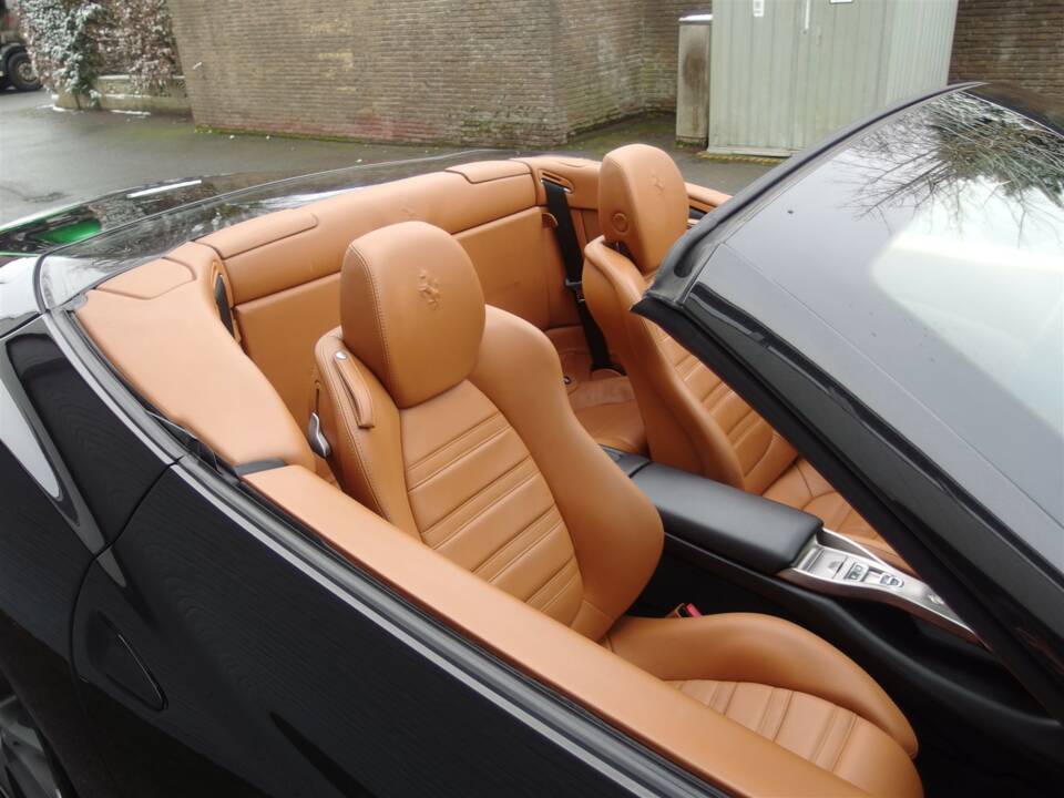 Image 35/99 of Ferrari California (2010)