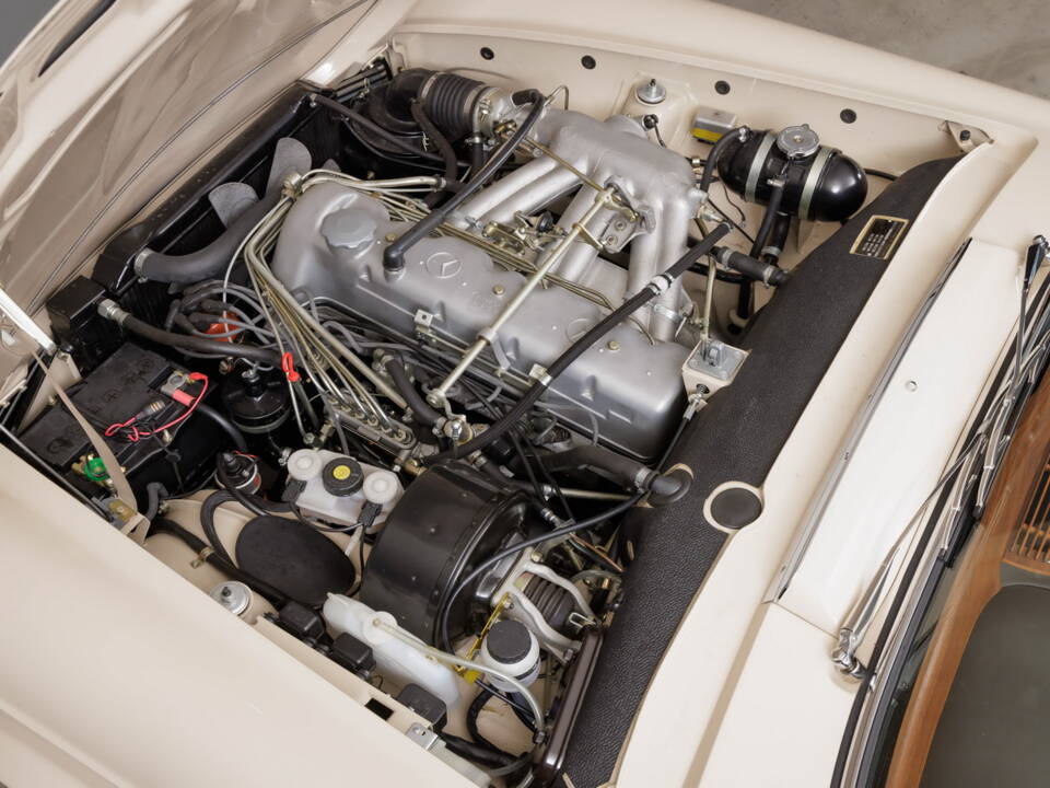 Bild 25/37 von Mercedes-Benz 280 SL (1969)