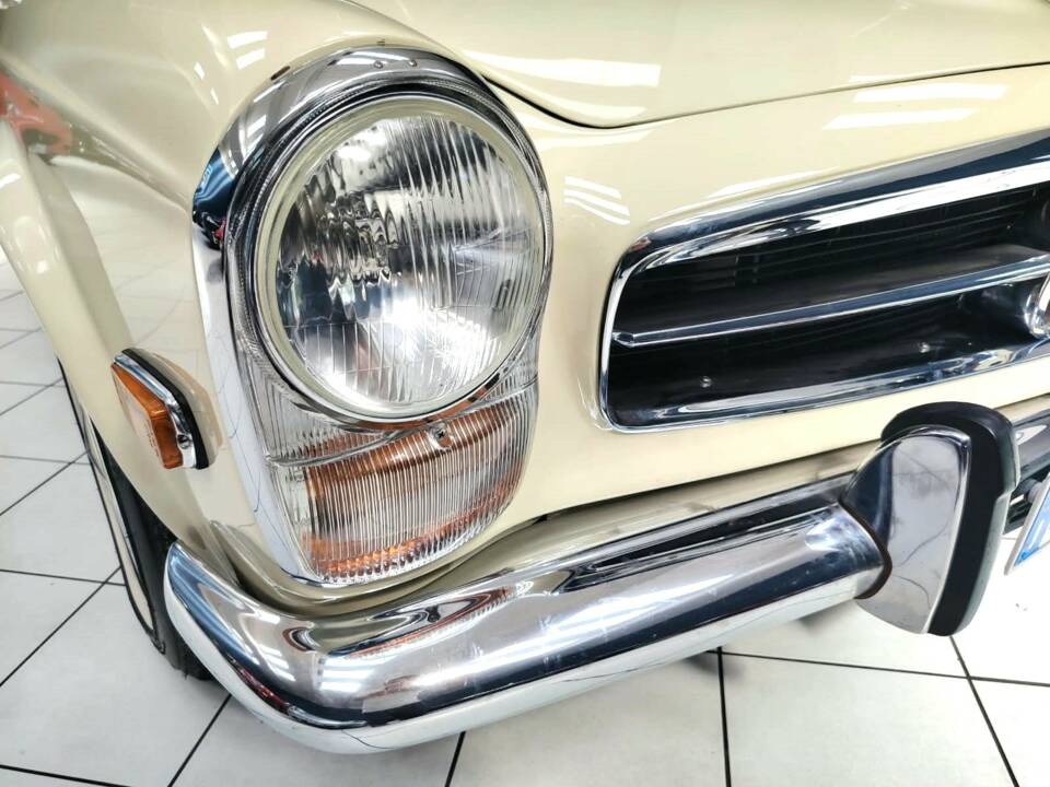 Image 13/58 de Mercedes-Benz 280 SL (1969)