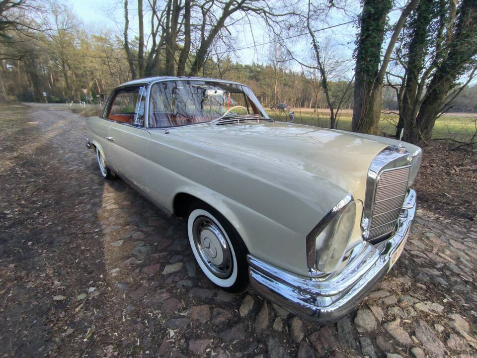 Image 35/54 of Mercedes-Benz 220 SE b (1963)