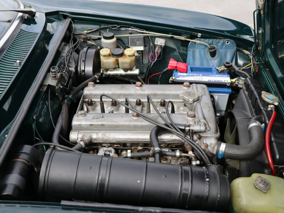Image 18/50 of Alfa Romeo 1750 GT Veloce (1971)