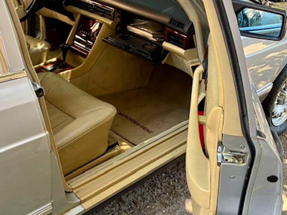 Afbeelding 33/73 van Mercedes-Benz 380 SE (1984)