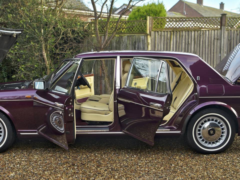 Image 21/50 of Rolls-Royce Silver Spur IV (1997)