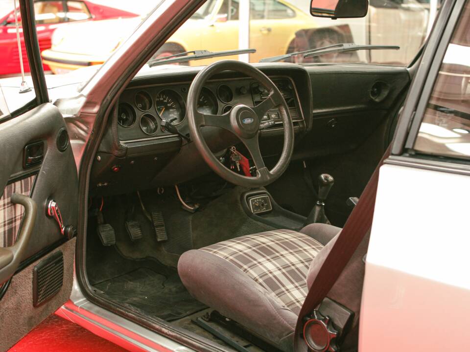 Image 14/34 of Ford Capri 2,8i (1981)